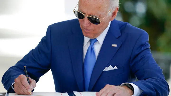 United States / Wokism: Joe Biden signs an executive order requiring artificial intelligence to have a woke ideology